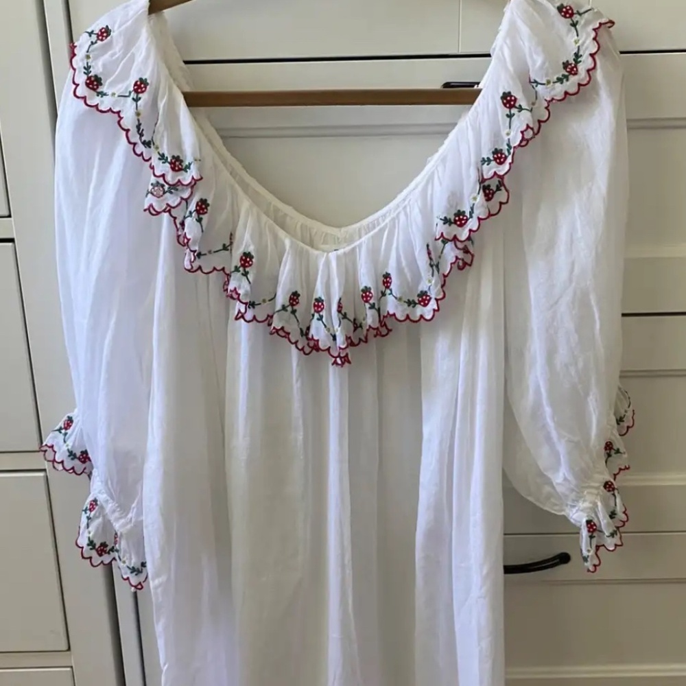 Doen strawberry embroidered nightgown mini